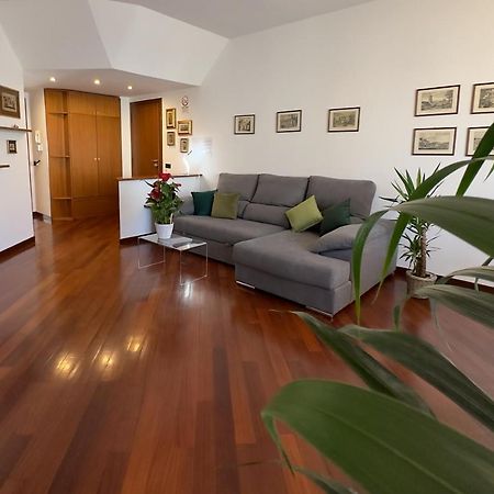 Emeraldway - Bellissimo Appartamento In Zona Sempione-Tre Torri Милано Екстериор снимка