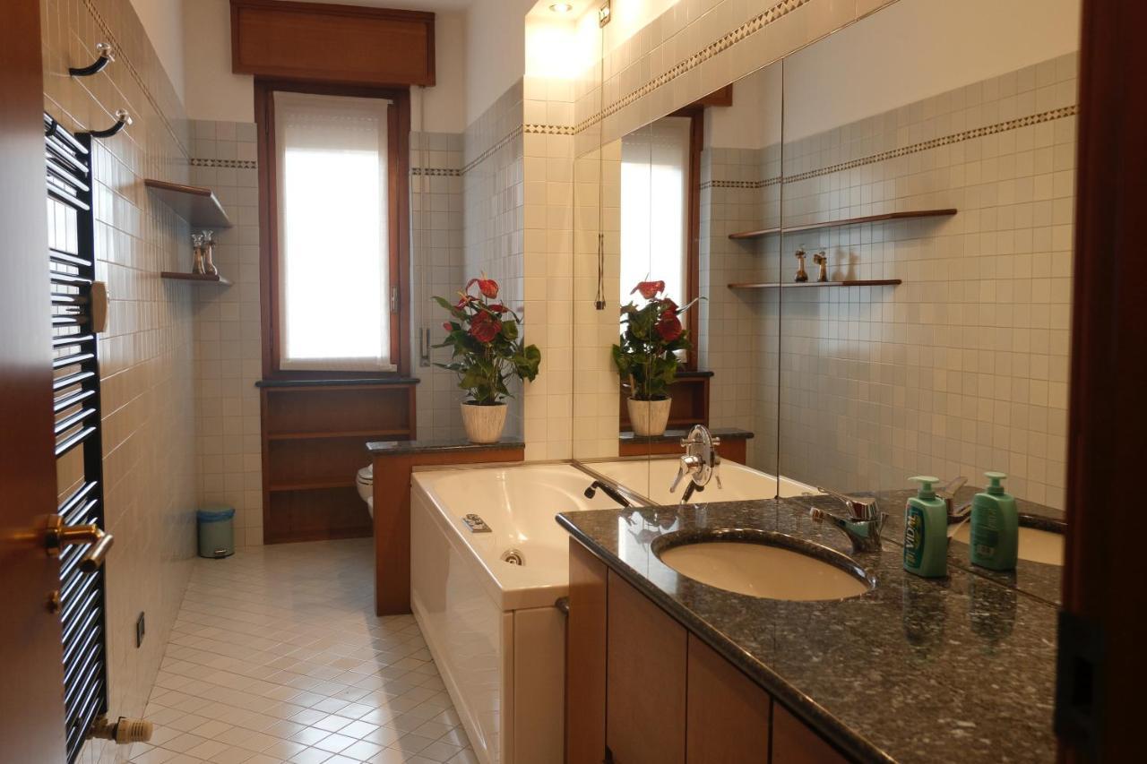 Emeraldway - Bellissimo Appartamento In Zona Sempione-Tre Torri Милано Екстериор снимка